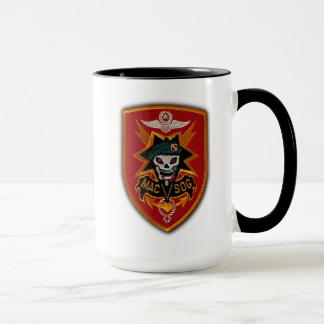 Taza con parche impreso de veteranos de guerra de  (Derecha)