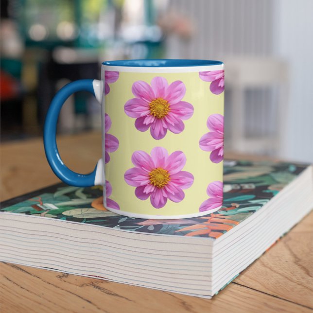 Taza con patrón de dalia rosa (Pink flowers to enjoy no matter what the season.)