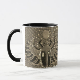 Taza con patrón de escarabajo alado 2