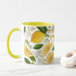 Taza con patrón floral botánico y limón exprimido 