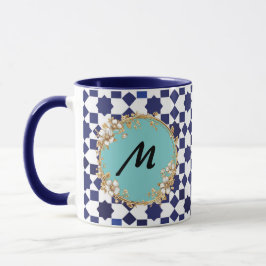 Taza con patrón geométrico azul y círculo floral d