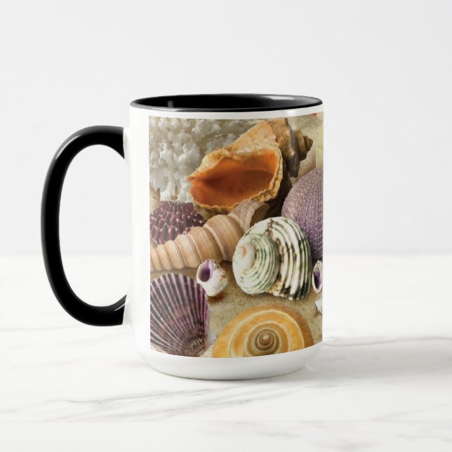 Taza conchas marinas en la playa (Izquierda)