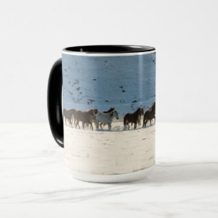 Taza Conducción de caballos en invierno en Hideout Ranc