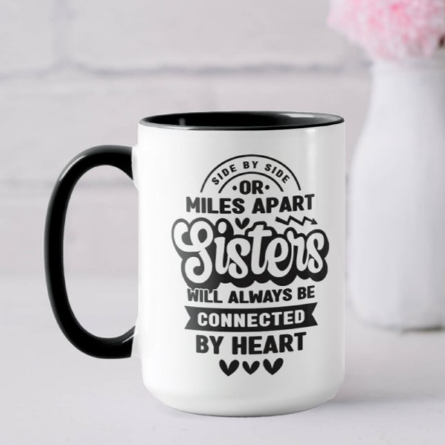 Taza Conectado por Hermana del Corazón (Side by side or miles apart sisters will always be connected by heart.)