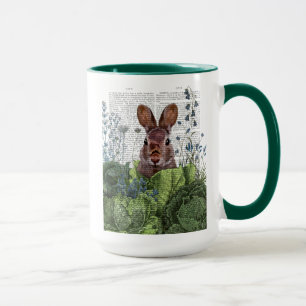 Taza Conejo en un parche de col