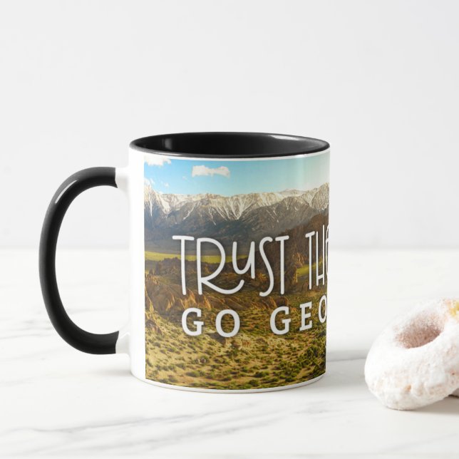 Taza Confía En El Viaje, Ve A Geocaching Geocacher Gift (Con donut)