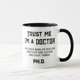 Taza Confía en mí. Soy Médico graduado en doctorado Hum