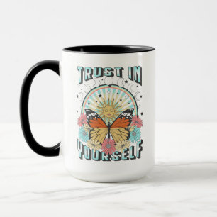 Taza Confiar en ti mismo   Sol celeste y mariposa