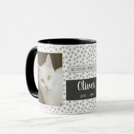 Taza conmemorativa gris con huella de pata en memo