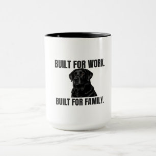 Taza Construido para el trabajo. Construido para la fam