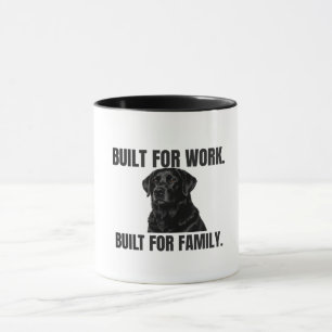 Taza Construido para el trabajo. Construido para la fam