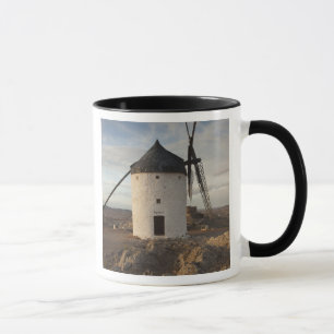 Taza Consuegra, antiguos molinos de viento de La Mancha