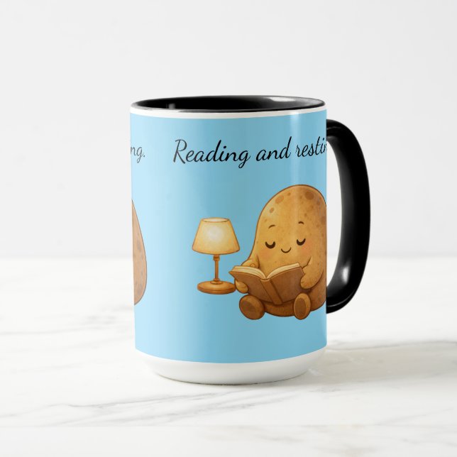 Taza Cozy Reading Potato Persona Lamp Cartoon Art (Anverso derecho)