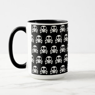 Taza cráneo espeluznante sobre un fondo negro