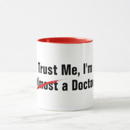 Taza créeme, soy un médica de juego de palabras diverti