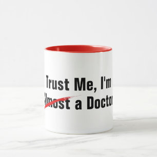 Taza créeme, soy un médica de juego de palabras diverti