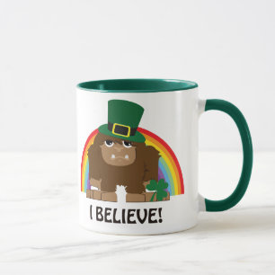 Taza ¡Creo! Leprechaun Bigfoot