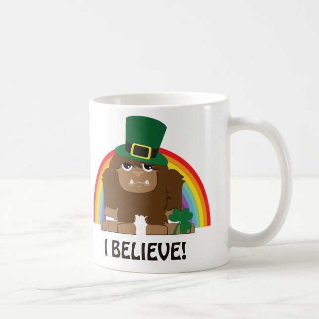 Taza ¡Creo! Leprechaun Bigfoot (Derecha)