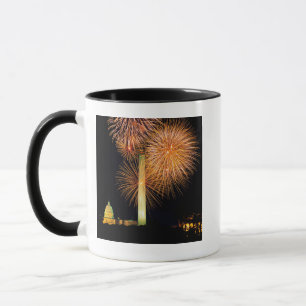 Taza Cuarto de julio, exhibición del fuego artificial,