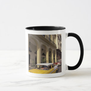 Taza Cuba, La Habana. Chevys coloridos de la década de 