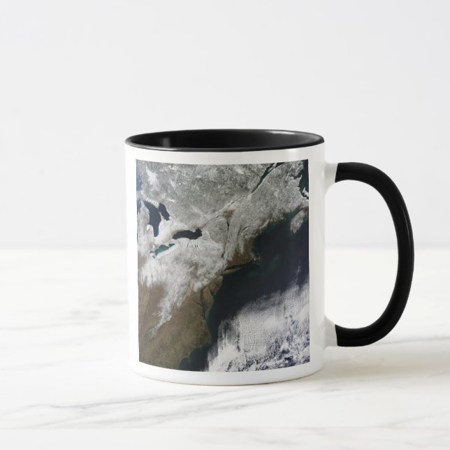 Taza Cubierta de nieve que se extiende desde Canadá (Derecha)