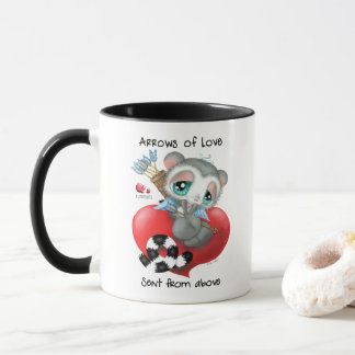 Taza Cuddly lemur holding love arrows - sip of love 