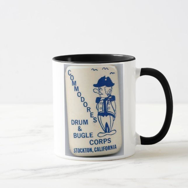 Taza cuerpo de tambor y de bugle de los comodoros del (Derecha)
