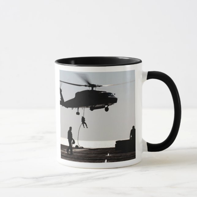 Taza Cuerpo rápido de personal de un SH-60F (Derecha)