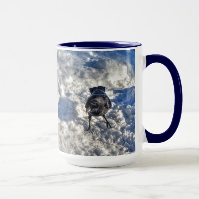 Taza Cute Black Raven en la foto de la nieve (Derecha)