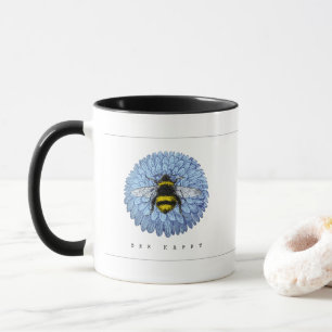 Taza Cute Bumblebee en la naturaleza de las flores azul