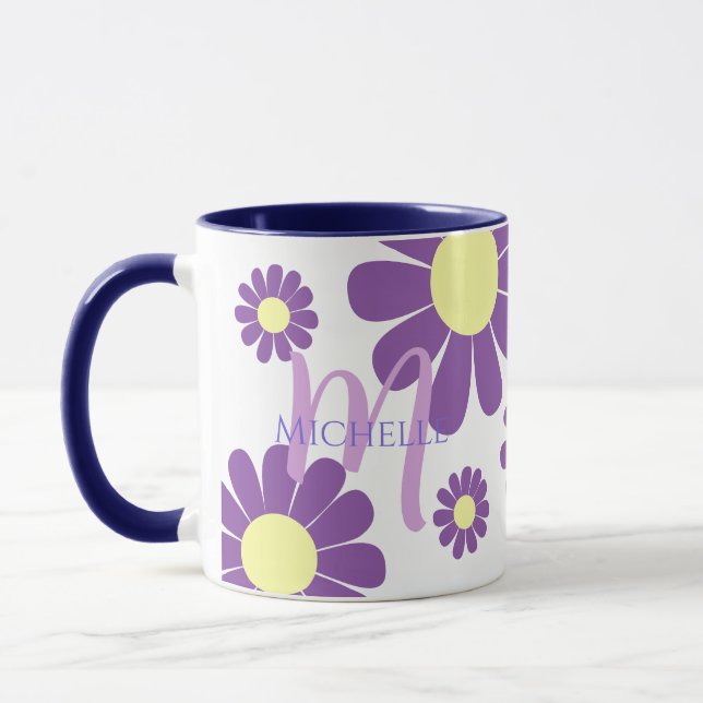 Taza Daisy Purple Monogram Mug (Izquierda)