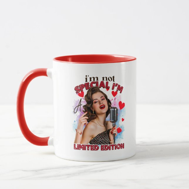 Taza Dama de retro divertida agrega monograma (Izquierda)