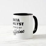 Taza Data Analyst powered by caffeine funny coffee<br><div class="desc">Analista de datos alimentado por café de cafeína divertido Mug. Idea de regalo para los amantes del café y los adictos a la cafeína. Humor de café para compañeros de trabajo,  amigos,  colegas,  jefes,  etc.</div>