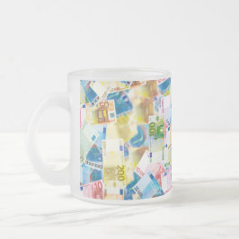 Taza de banquero con billetes de banco