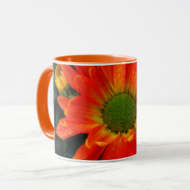 Taza de bebida de flor de otoño naranja
