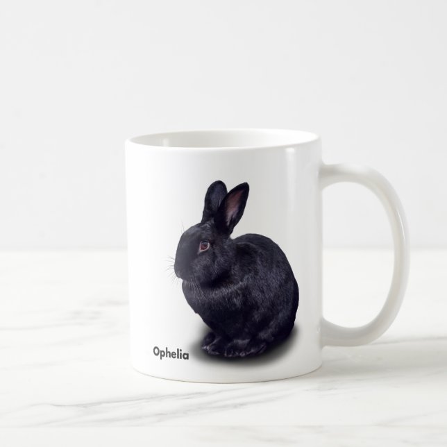 Taza de BunnyLuv que ofrece a Ofelia (Derecha)