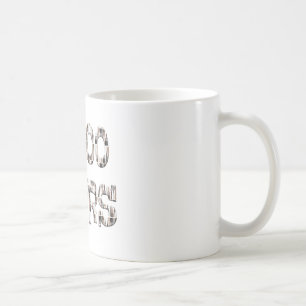 Taza De Café 10000 horas con una superposición de pinceles.