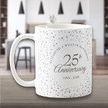 Taza De Café 25.º aniversario Boda de los corazones plateados<br><div class="desc">Diseñado para coordinar con nuestra colección 25ª Boda Aniversario de los Corazones Plateados. Con delicados corazones plateados. Personaliza con tu información especial de los 25 años de boda de plata en letras de plata de moda. Diseñado por Thisisnotme©</div>
