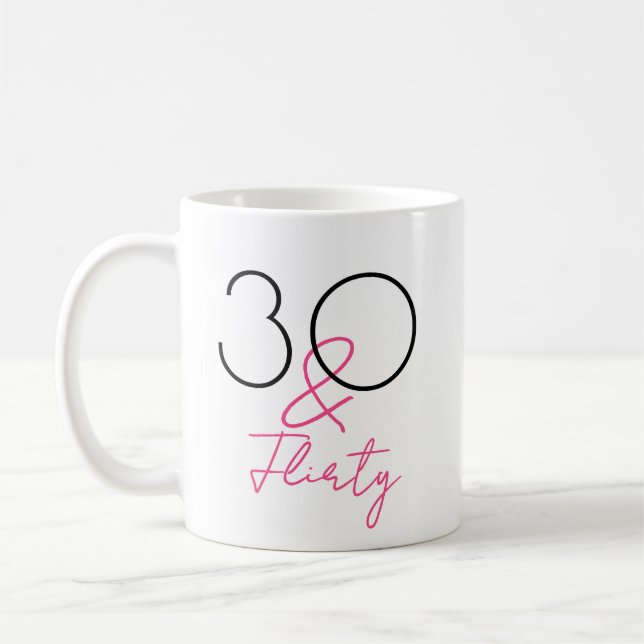 Taza De Café 30 y Flirty Pink Script 30 cumpleaños (Izquierda)