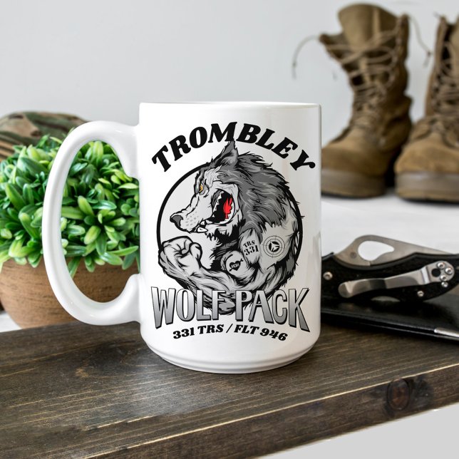 Taza De Café 331 Personalizado de graduación de Wolf Pack Air F (331 TRS Wolf Pack Air Force Basic Military Training Graduation gift Airman graduate proud mom or dad)
