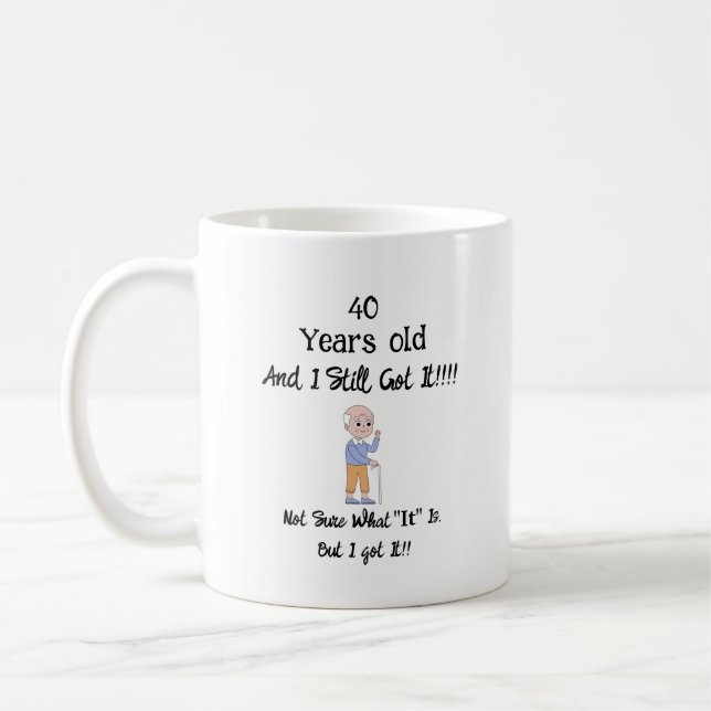 Taza De Café 40 años y aún lo tienen camiseta (Izquierda)