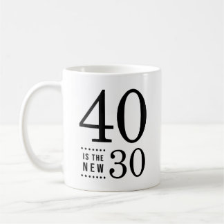 Taza De Café 40.o El negro 40 del cumpleaños es los nuevos 30