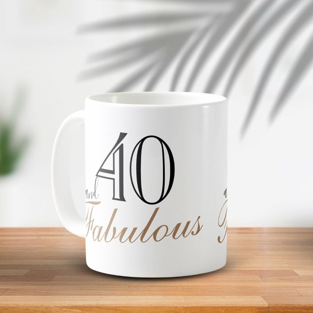 Taza De Café 40 y fabuloso cumpleaños con letra elegante negra (Subido por el creador)
