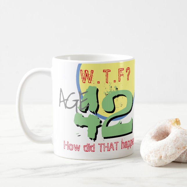 Taza De Café 42 años. ¿QUÉ PASA? ¡Cómo sucedió eso! Coffee Mug (Con donut)