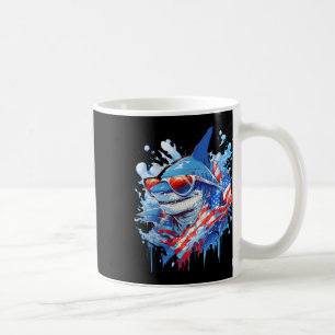Taza De Café 4 de julio Patriótico Funny Shark Sungles Independ