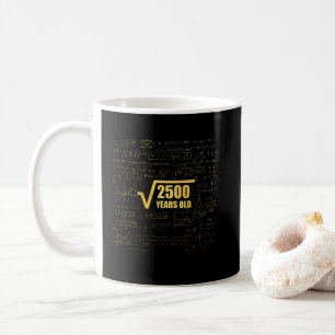 Taza De Café 50.ª raíz cuadrada de cumpleaños de 2500 50 añ