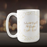 Taza De Café 50.º Aniversario del Oro Confetti de Polvo<br><div class="desc">Bellamente personalizado con sus nombres y fechas sobre un delicado 50 (o monograma inicial) sobre un delicado fondo de confeti de polvo de oro. Diseñado por Thisisnotme©</div>