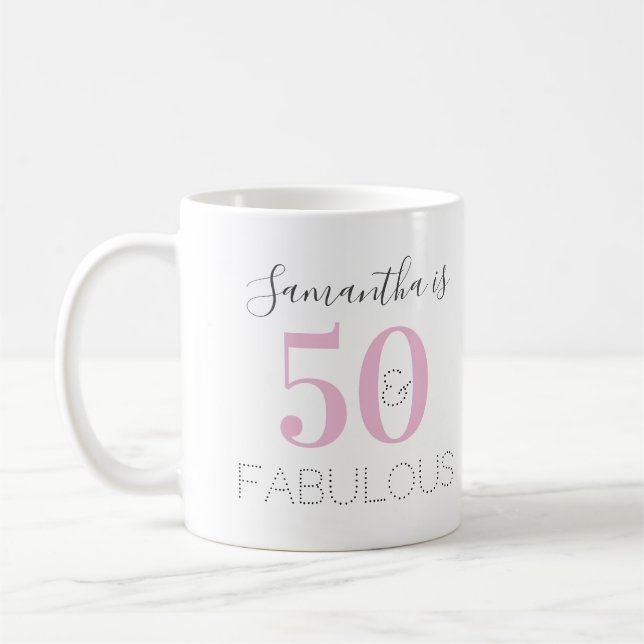 Taza De Café 50.º cumpleaños Personalizado 50 y fabuloso rosa (Izquierda)
