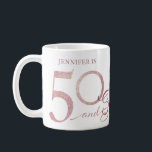 Taza De Café 50 Fabuloso cumpleaños<br><div class="desc">50 y fabulosa taza de cumpleaños en oro rosa</div>