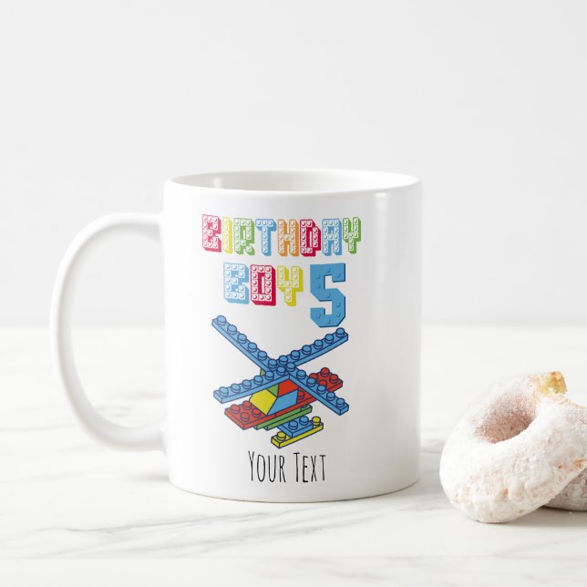 Taza De Café 5.º cumpleaños del bloque de construcción personal (Con donut)